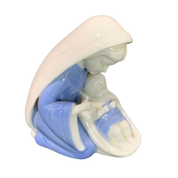 Vintage Mother Mary and Baby Jesus Porcelain Figurine Blue White 4 Inches - Picture 1 of 6